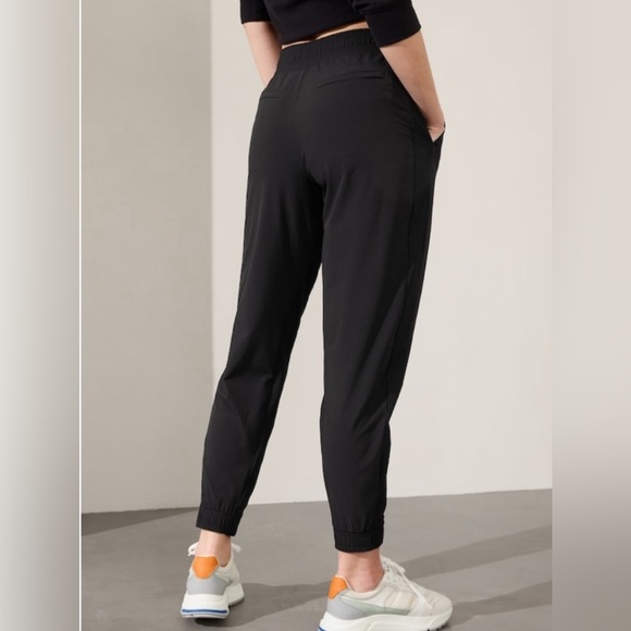 Athleta Textured Brooklyn Jogger - 6T - Picture 2 of 7